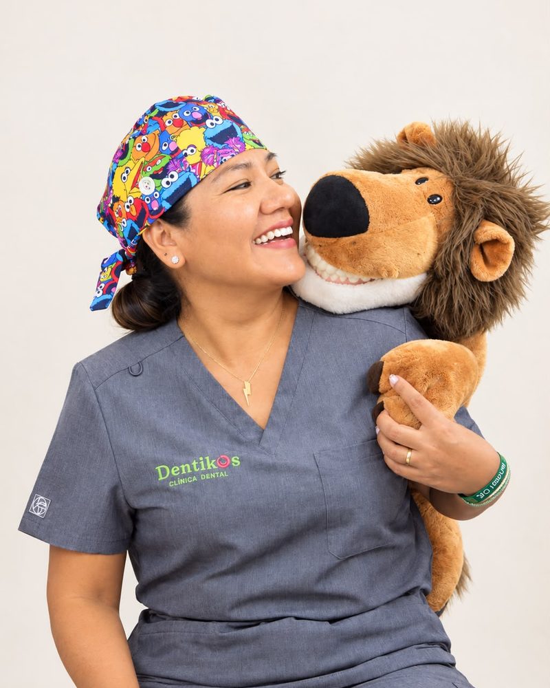 Mery Juárez, de administración y asistencia en Dentikos, clínica dental en Orihuela